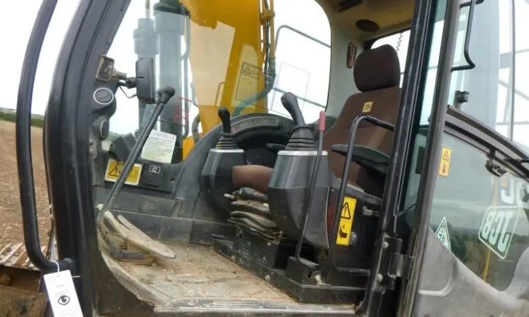 Гусеничный экскаватор JCB JS130LC - фото № 10