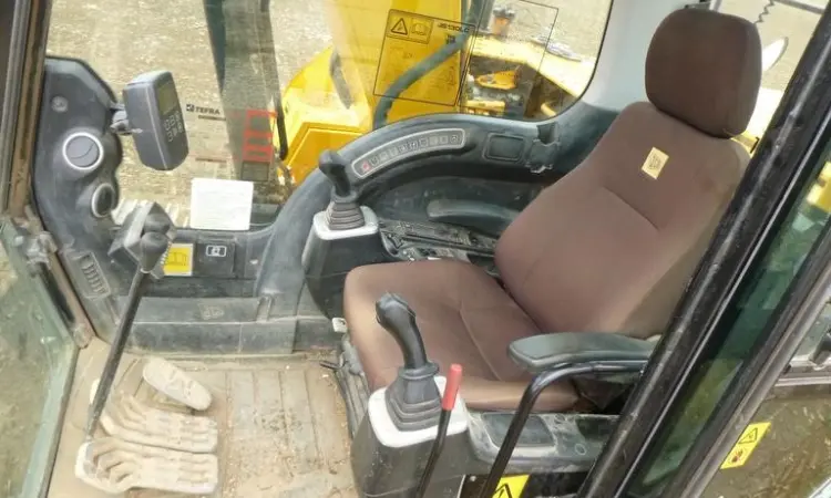 Гусеничный экскаватор JCB JS130LC - фото № 8