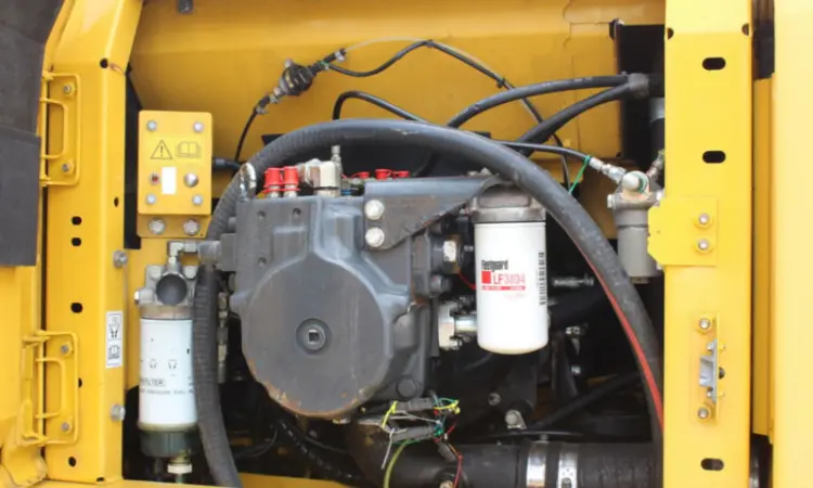 Гусеничный экскаватор Komatsu PC 210 LC - фото № 6