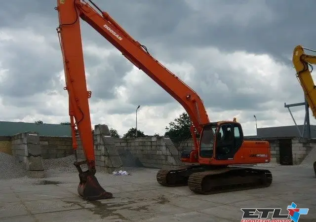 Гусеничный экскаватор Doosan DX225LC б/у - фото № 1