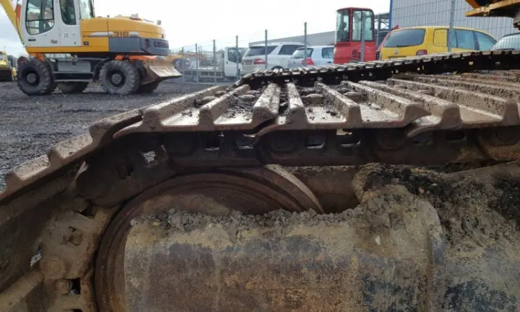 Гусеничный экскаватор JCB JS240LC - фото № 8