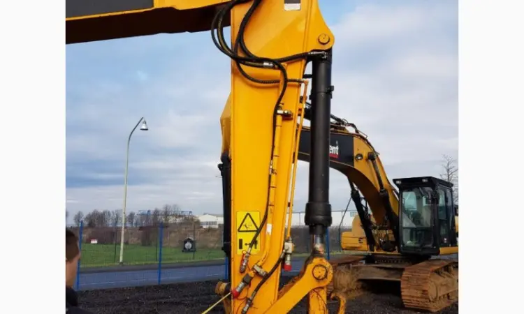 Гусеничный экскаватор JCB JS240LC - фото № 16