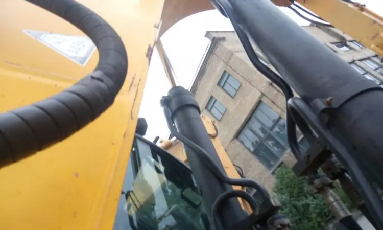 Гусеничный экскаватор JCB JS 330LC 2008 года - фото № 16