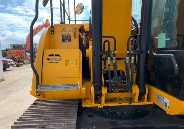 Гусеничный экскаватор JCB JS 130LC. Спецтехника б/у - фото № 11
