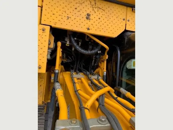 Гусеничный экскаватор JCB JS 130LC. Спецтехника б/у - фото № 5