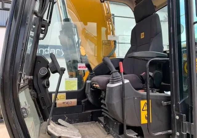 Гусеничный экскаватор JCB JS 130LC. Спецтехника б/у - фото № 18