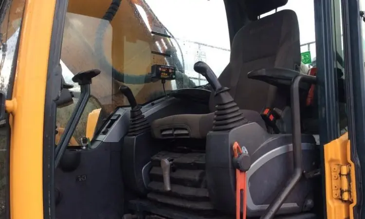 Гусеничный экскаватор Hyundai Robex 290LC-9 - фото № 9