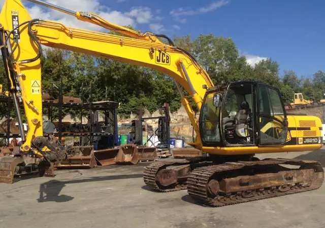 Гусеничный экскаватор JCB JS210LC - фото № 1