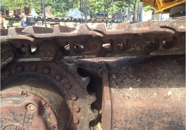 Гусеничный экскаватор JCB JS210LC - фото № 10