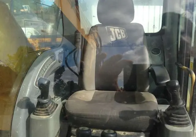 Гусеничный экскаватор JCB JS210LC - фото № 8