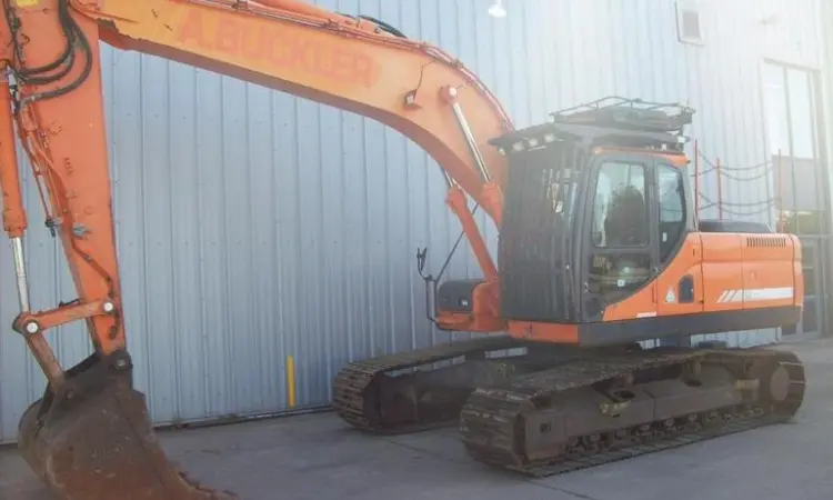 Гусеничный экскаватор DOOSAN DX225LC 2011 года - фото № 1