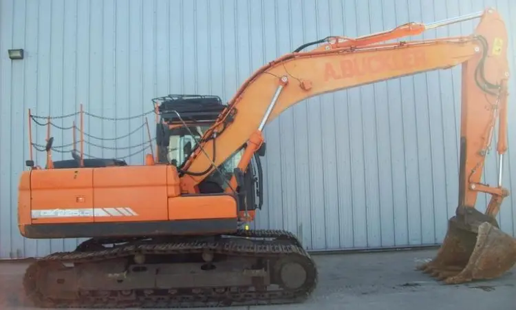 Гусеничный экскаватор DOOSAN DX225LC 2011 года - фото № 8