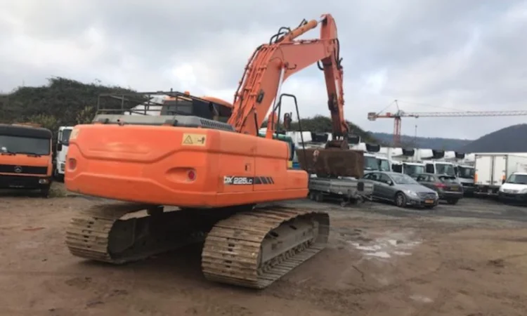 Гусеничный экскаватор Doosan DX 225 LC. Строительная техника б/у - фото № 2