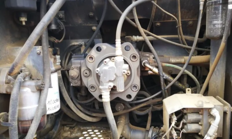 Гусеничный экскаватор Case CX210B - фото № 12