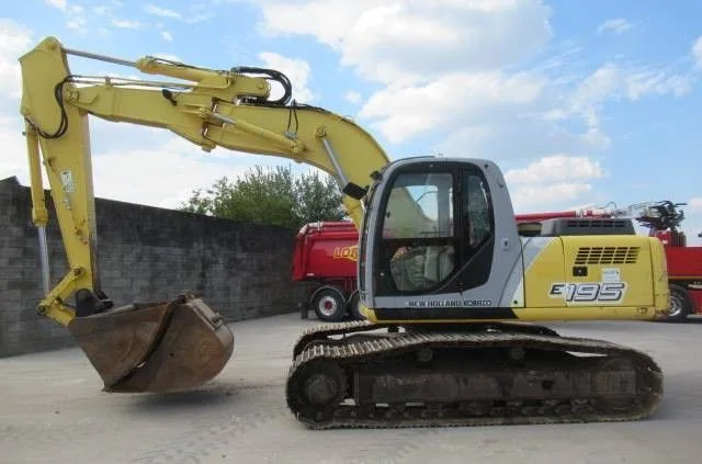 Гусеничный экскаватор New Holland E 195 - фото № 8