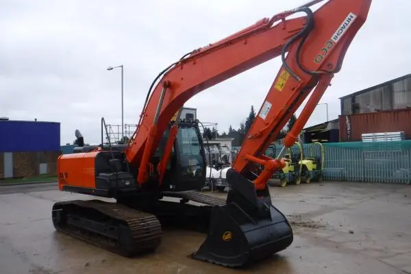 Гусеничный экскаватор Hitachi Zaxis 210LC-5B - фото № 1