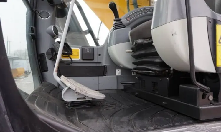 Гусеничный экскаватор JCB JS 360 LC - фото № 7