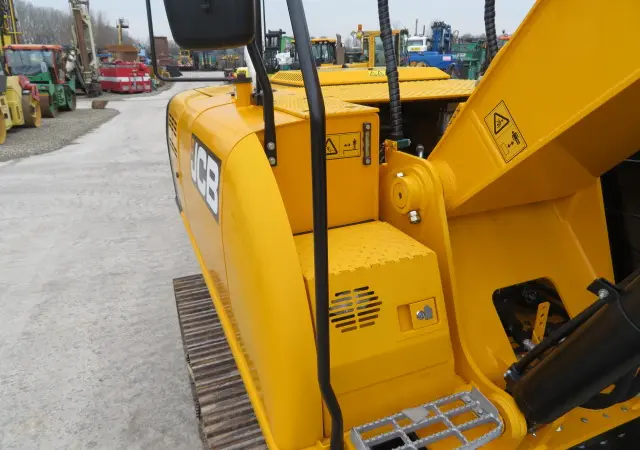 Гусеничный экскаватор JCB JS 200 SC - фото № 10