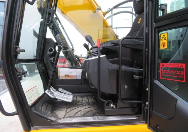 Гусеничный экскаватор JCB JS 200 SC - фото № 9