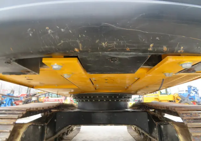 Гусеничный экскаватор JCB JS 200 SC - фото № 8