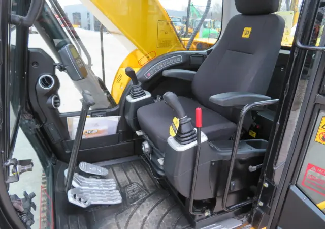 Гусеничный экскаватор JCB JS 200 SC - фото № 5