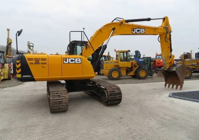 Гусеничный экскаватор JCB JS 200 SC - фото № 19