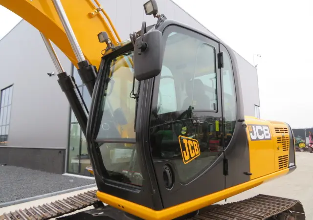 Гусеничный экскаватор JCB JS 200 SC - фото № 18
