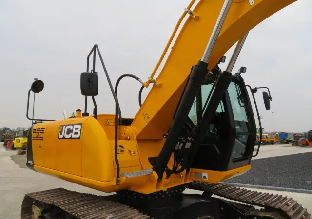 Гусеничный экскаватор JCB JS 200 SC - фото № 13