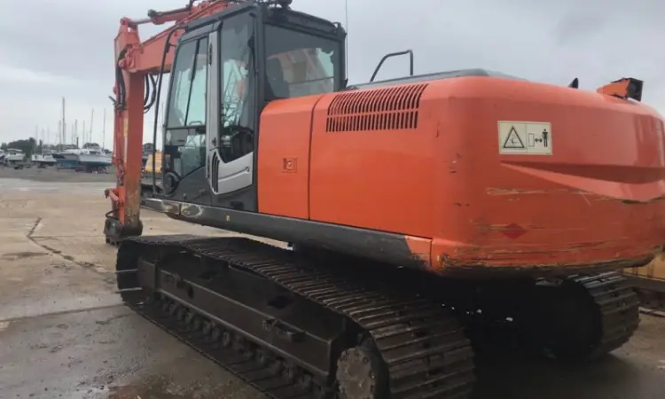 Гусеничный экскаватор Hitachi ZX 210 LC-3 2011 года - фото № 2