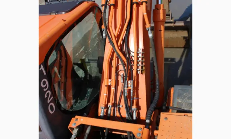 Гусеничный экскаватор Doosan DX 225 LC. Гусеничный экскаватор Doosan - фото № 12