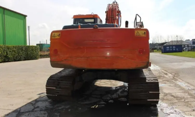 Гусеничный экскаватор Doosan DX 225 LC. Гусеничный экскаватор Doosan - фото № 2