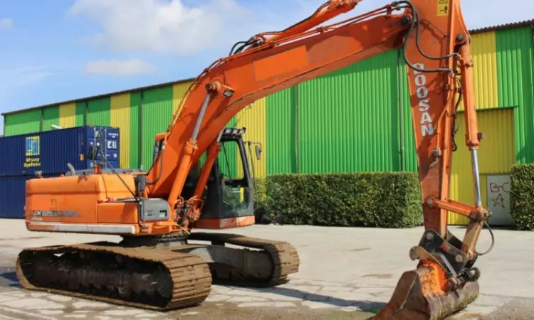 Гусеничный экскаватор Doosan DX 225 LC. Гусеничный экскаватор Doosan - фото № 4