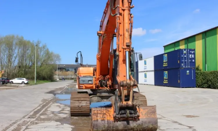Гусеничный экскаватор Doosan DX 225 LC. Гусеничный экскаватор Doosan - фото № 5
