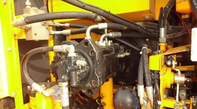 Гусеничный экскаватор JCB. Гусеничный экскаватор JCB JS 220LC - фото № 8