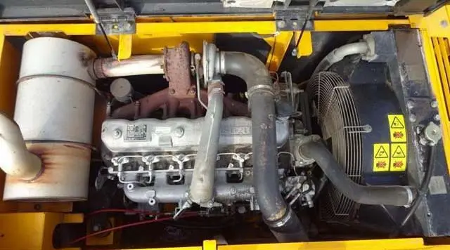Гусеничный экскаватор JCB. Гусеничный экскаватор JCB JS 220LC - фото № 6