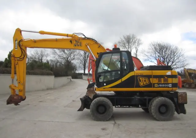 Колесный экскаватор JCB JS 200W. Купить экскаватор б/у - фото № 1