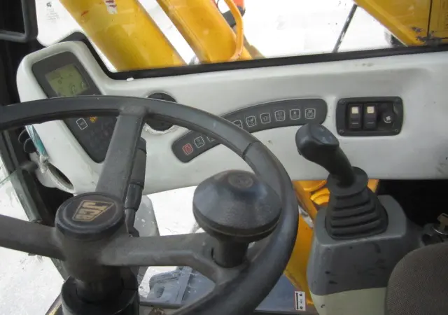 Колесный экскаватор JCB JS 200W. Купить экскаватор б/у - фото № 4