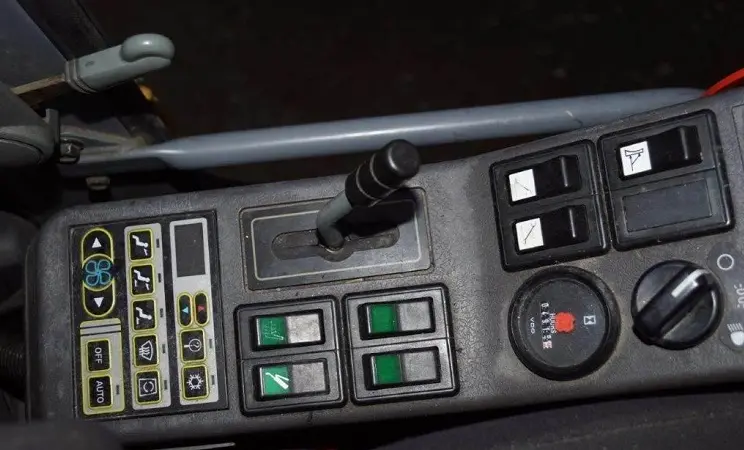 Колесный экскаватор Volvo EW140B в Украине - фото № 5