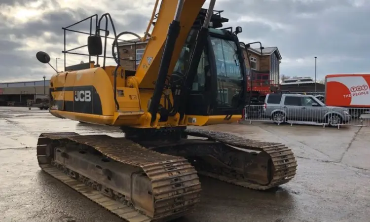 Гусеничный экскаватор JCB JS 220 LC. Гусеничный экскаватор - фото № 1