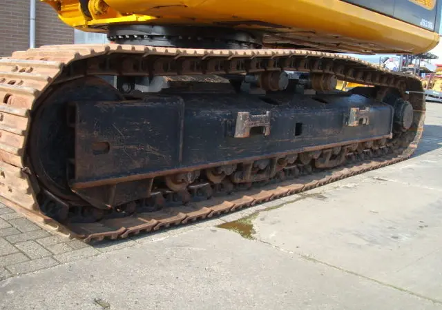 Гусеничный экскаватор JCB JS 330LC - фото № 7