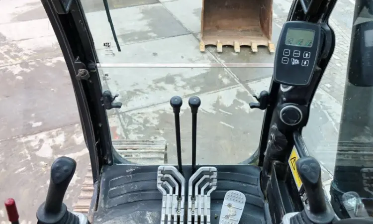 Гусеничный экскаватор JCB JS260 LC. Гусеничный экскаватор б/у - фото № 8