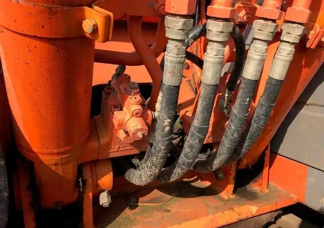 Гусеничный экскаватор Hitachi ZX180 - фото № 7
