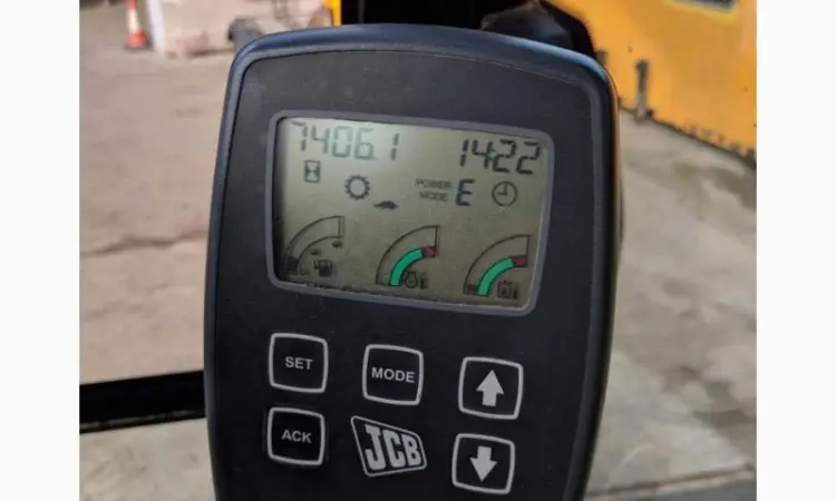 Колесный экскаватор JCB JS 200 W - фото № 11