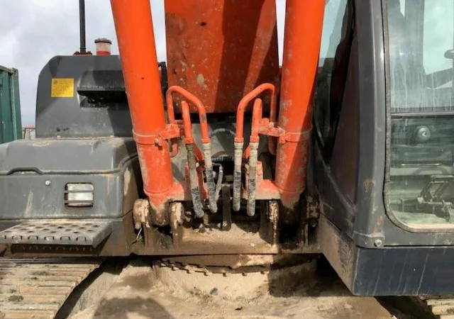 Гусеничный экскаватор Hitachi ZX210LC-3. Строительная техника б/у - фото № 10
