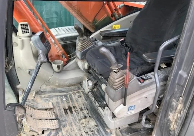 Гусеничный экскаватор Hitachi ZX210LC-3. Строительная техника б/у - фото № 4