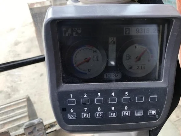 Гусеничный экскаватор Hitachi ZX210LC-3. Строительная техника б/у - фото № 5