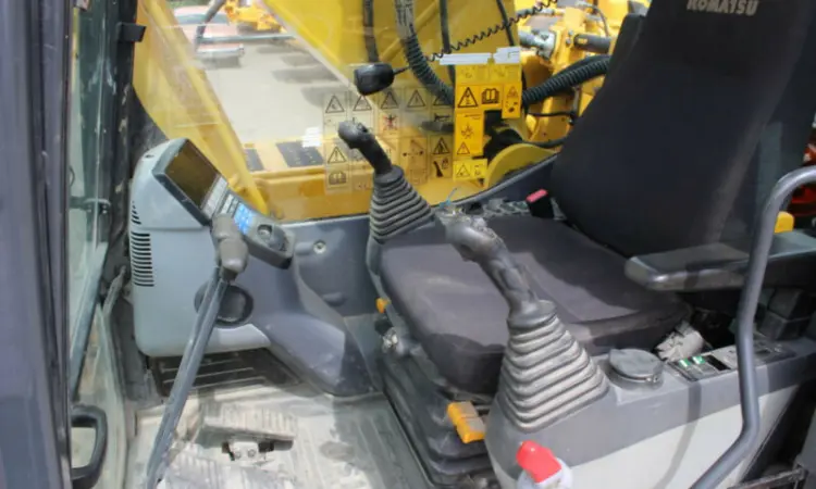 Гусеничный экскаватор Komatsu PC 210 LC-8. Гусеничный экскаватор Komatsu - фото № 3