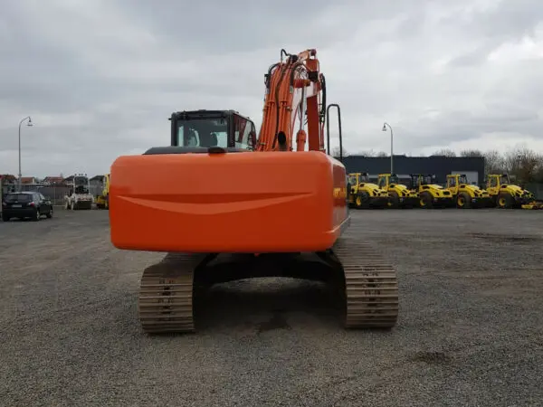 Спецтехника. Гусеничный экскаватор Hitachi Zaxis 210 LC-3 - фото № 4