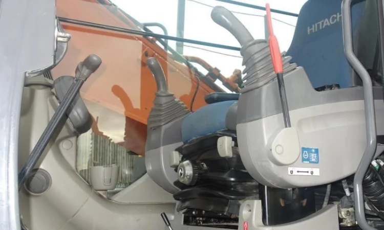 Гусеничный экскаватор. Гусеничный экскаватор Hitachi ZX280 LC-3 - фото № 6