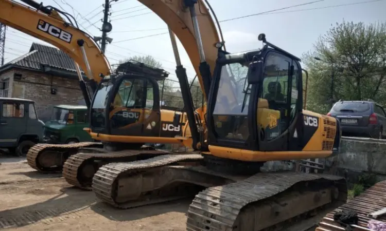 Гусеничный экскаватор JCB JS220LC 2011 года в Наличии - фото № 1